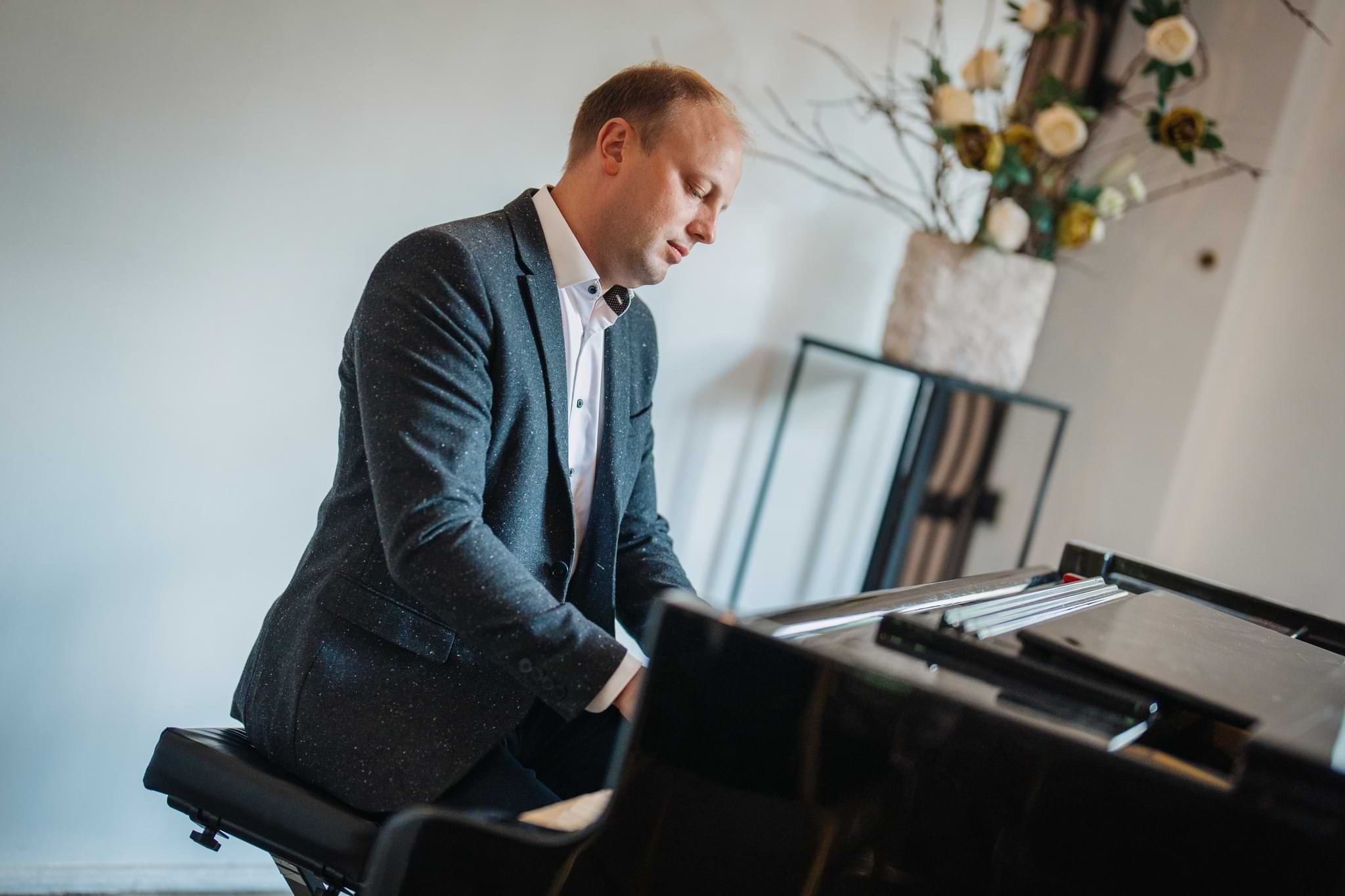 Tekst ja intervjuu: Kristjan Kaasik 2023. aastal valminud rütmimuusika näidisõppekavast oleme uudiskirjades järgemööda tutuvustanud juba nelja ainekava: ansambe